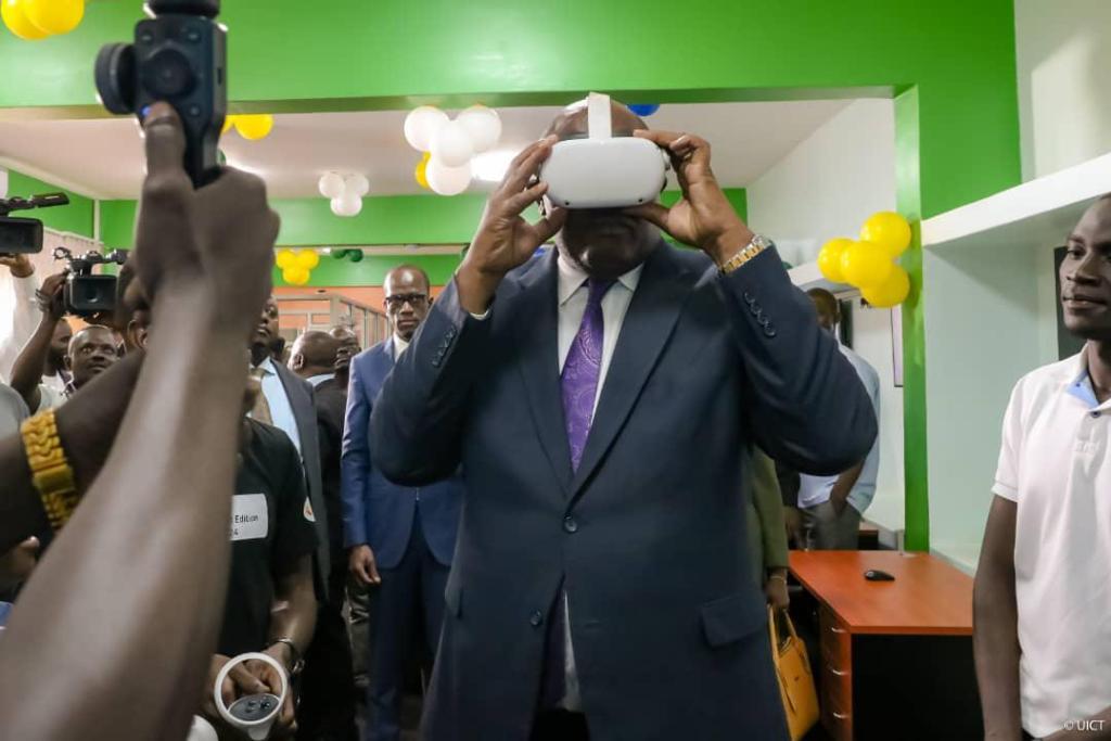 Hon. Dr. Chris Baryomunsi, Minister of ICT and National Guidance trying a VR hedaset during the launch of the AVR Cluster Center at UICT. Courtesy Photo/UICT