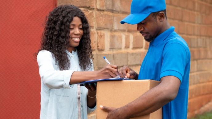 If you serve customers in the same city as you, it makes sense to consider hiring a courier or delivery service. PHOTO: Freepik