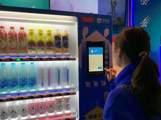 A shopper tries out the facial recognition payment function at a self-service vending machine in Shanghai. (Photo by: Ding Yining / SHINE)