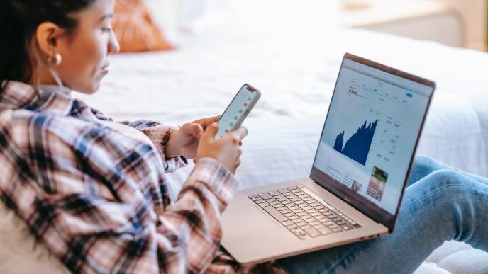 Technology is revolutionizing personal finance management. PHOTO: Photo by Liza Summer / via Pexels