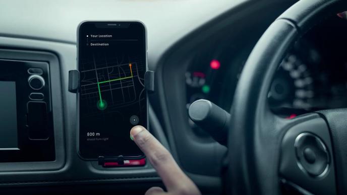 Pictured a GPS navigation system on a phone in a self driving car. PHOTO: rawpixel.com / Freepik