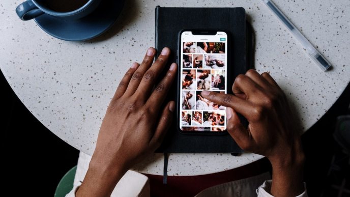 The Instagram algorithm shows people what they want, and typically this is the most popular content. (PHOTO: Cottonbro | Pexels)