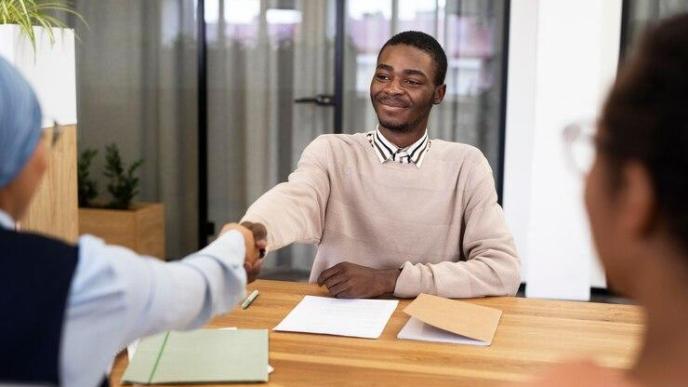 Man handshaking his employer after after an interview. PHOTO: Freepik