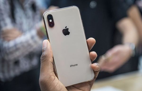 The iPhone XS and iPhone XS Max can be got in a Gold color variant. (Photo Courtesy: Bloomberg)