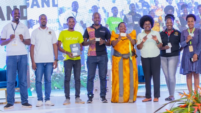 Representatives from KaCyber Technologies, the STI Secretariat, Kiira Motors Corporation pose for a group photo with Prime Minister, Rt. Hon Robinah Nabbanja (in gomesi), and Hon. Dr. Monica Musenero Masanza (3rd from right); Minister for Science, Technology & Innovation after launching KaCyber first contactless transport card.