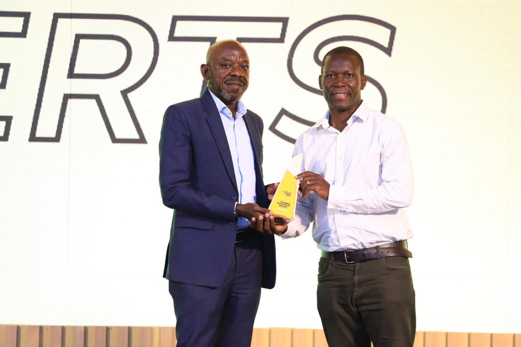 MTN's GM Human Resources, Michael Sekade (L) hands over an Innovation award to a GD Experts Ltd Representative. (MTN Uganda)