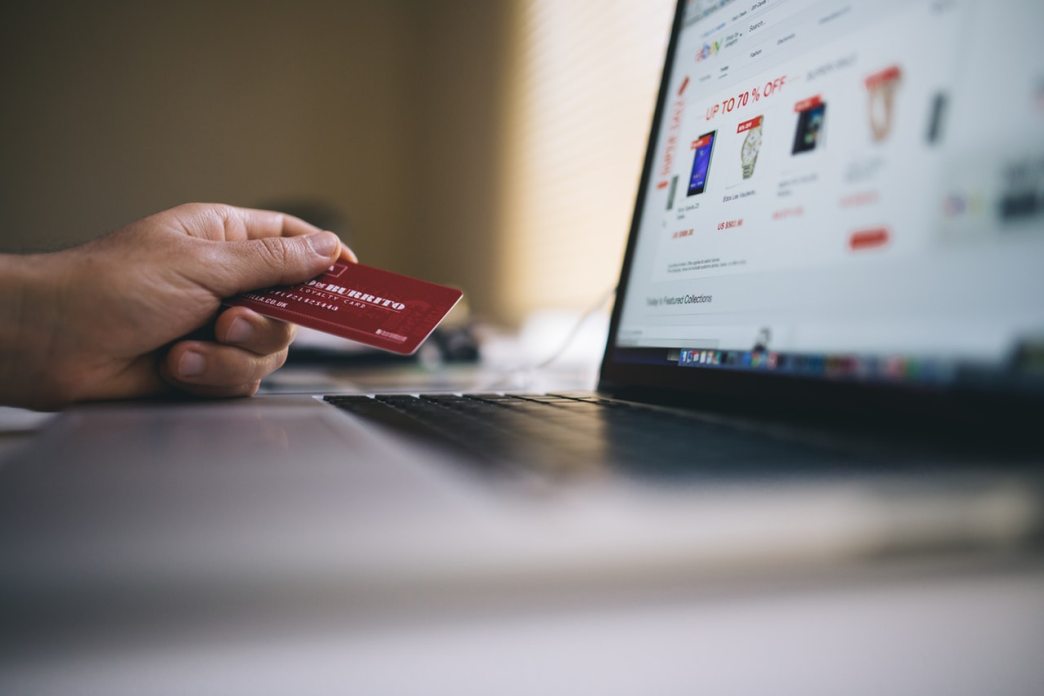 Sessia is having a noticeable impact on the way that people buy online. (Pictured): a person shopping online using a credit card. PHOTO: Negative Space/Pexels