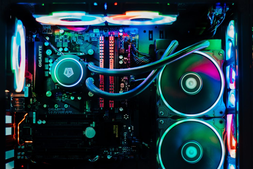 A computer case with built in liquid cooling is still not a thing, it seems like we unanimously decided the hybrid liquid system is the most efficient. (PHOTO: Tai Bui/Unsplash)