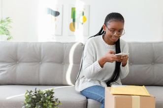 A woman taking pictured of her products to sell online. PHOTO: Freepik