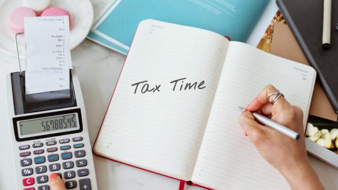 Freelancers and business owners can implement several measures to better manage their tax obligations. rawpixel.com / Freepik