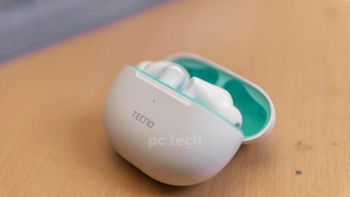 Inside the Tecno Bud 3 earbuds charging case is a pair of bluetooth Bud 3 earbuds each has a battery capacity of 37mAh and can be fully charged in approximately 2 hours. PHOTO: PC Tech Magazine