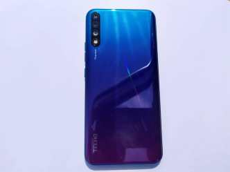 Tecno Phantom 9. Photo by: John Ivan Kisekka/Dignited