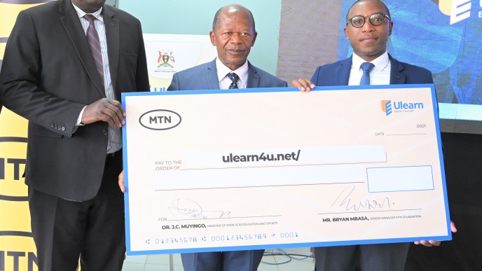 Dr. John Chrysostom Muyingo, the State Minister for Higher Education (Centre Front) and MTN Foundation Senior Manager, Bryan Mbassa (4L) and other officials from the MOES and the Uganda Institute of Information and Communications Technology launches the ULEARN platform on 25 January 2023.