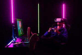 Artificial intelligence helps virtual reality games to be as immersive as possible. PHOTO: Freepik