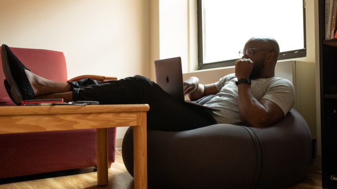 When an employee works from home, there are a couple of things that improve productivity. (Photo by Nappy/ via Pexels)